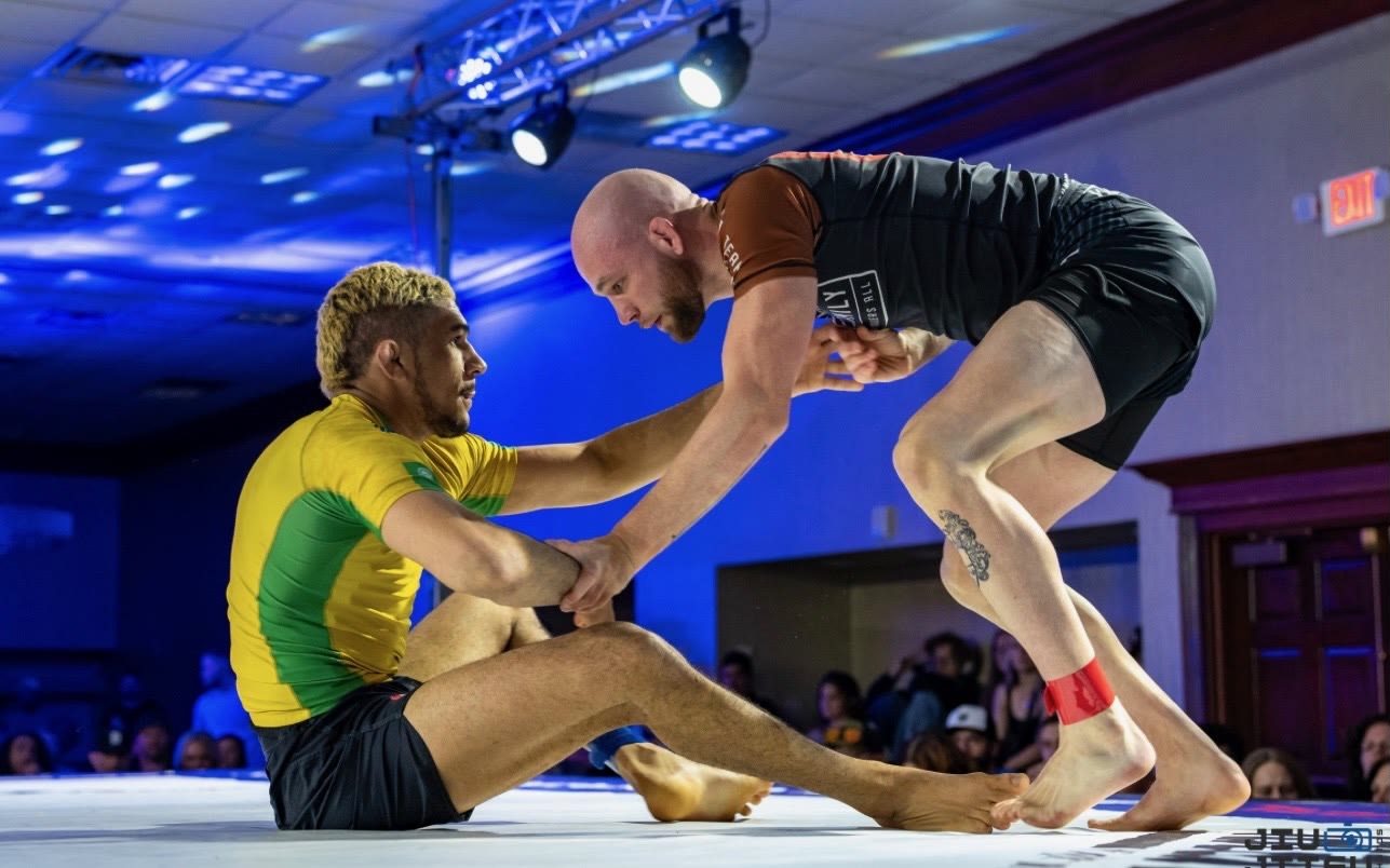 Wellington Andrade seated on the mat during a match.